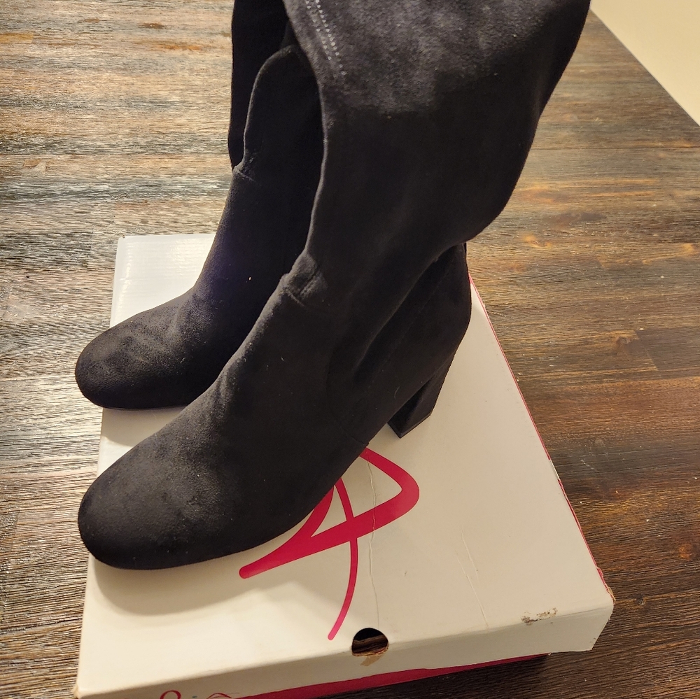 Boots - Picture 6 of 9